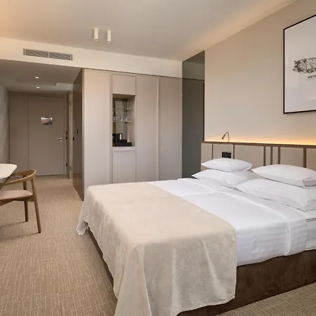 Grand View Hotel 4*