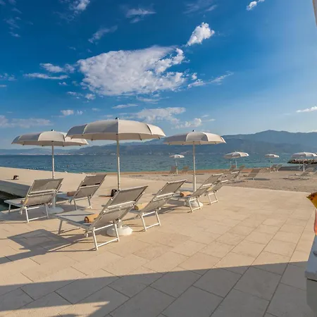 Grand View Hotel 4*