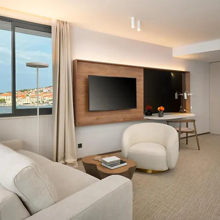 Grand View 4* Postira