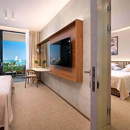 Grand View 4* 포스티라