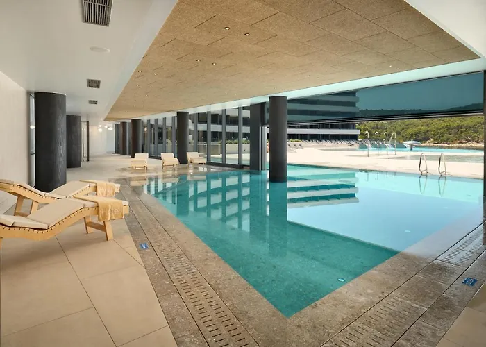 Grand View 4* Postira