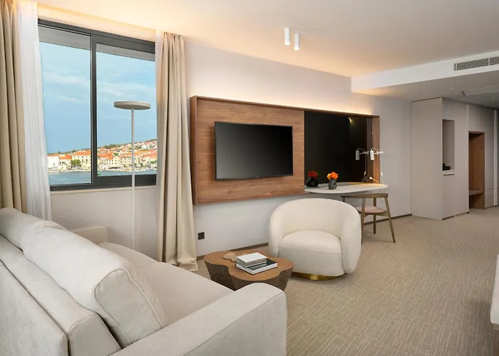 Grand View 4* Postira