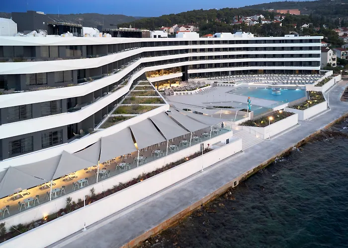 Grand View 4* Postira