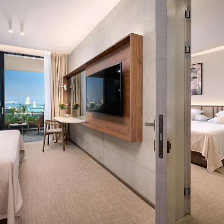 Grand View 4* Postira