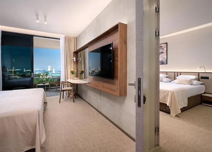 Grand View 4* Postira